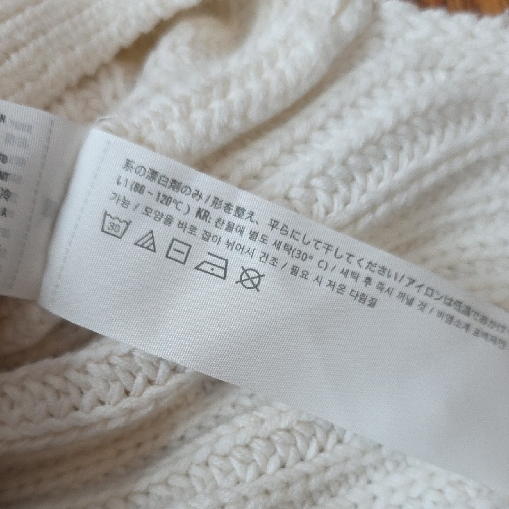 Abercrombie & Fitch Women's V-Neck Sweater - Cream with Black and Brown Trim - Picture 7 of 8